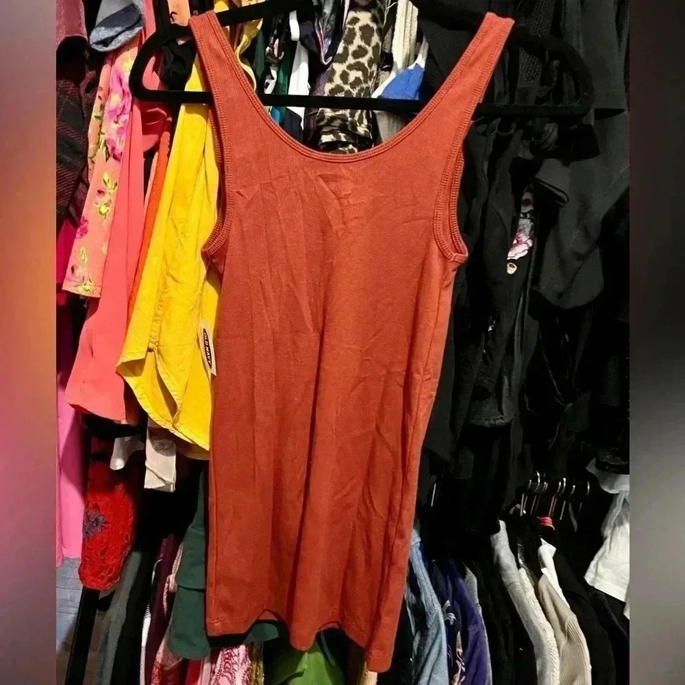 🤑 NWT Burnt Umber Orange Brown Henley Tank Top Old Navy - Picture 2 of 5